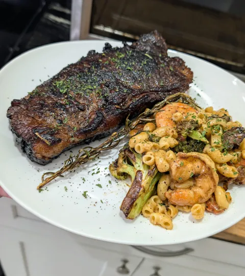 [Homemade] NY strip steak and smoked mac and cheese