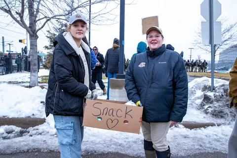(OC) Protestors offering free snacks get confronted by ICE supporter in MN