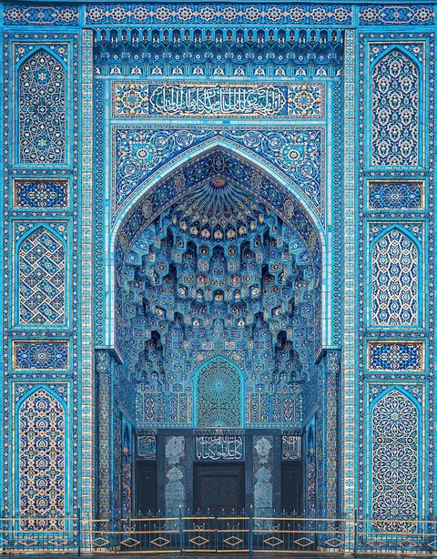 The entrance to the Cathedral mosque of Saint-Petersburg