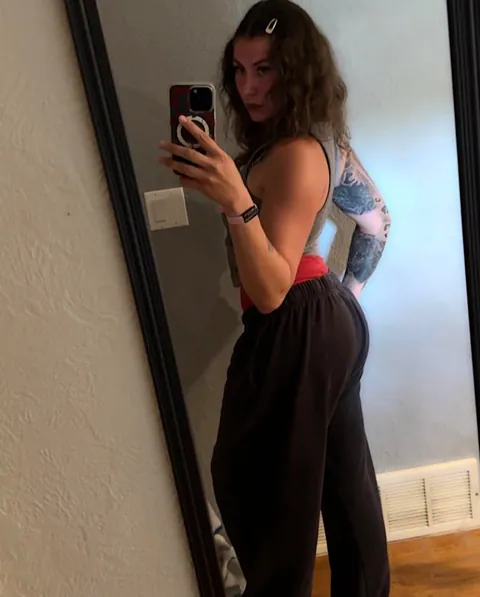 Are moms like me hot? 🙋🏻‍♀️➡️ f26