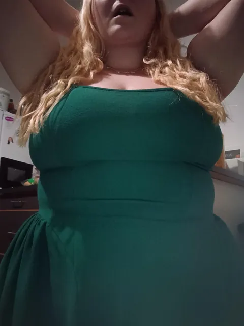 Wanna gas me up for my night out... maybe you'll come home with me and f*ck my tits...