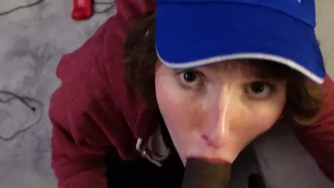 Anyone know who she is? Found it in a discord server and thought the video was hot as fuck but there was no source