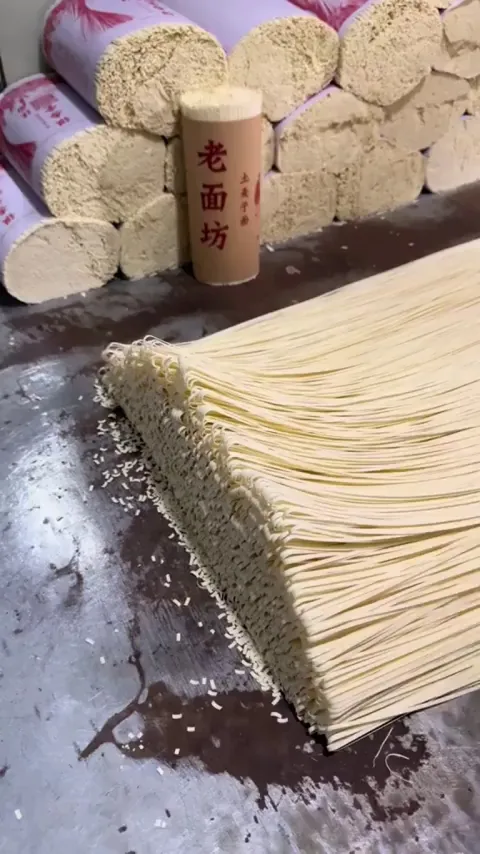 cutting dry noodles