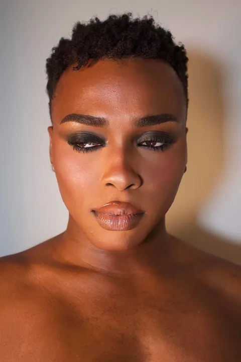 Practicing classic beauty techniques: the smokey eye