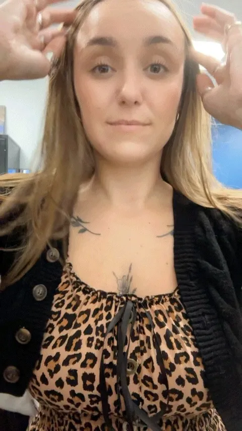 Pulling out my big natural titties at work for you 💋Happy Monday! ;) 