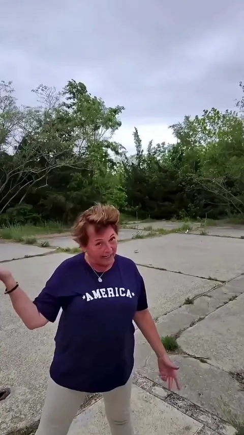 Woman gives impromptu encouragement to a guy filming a music video