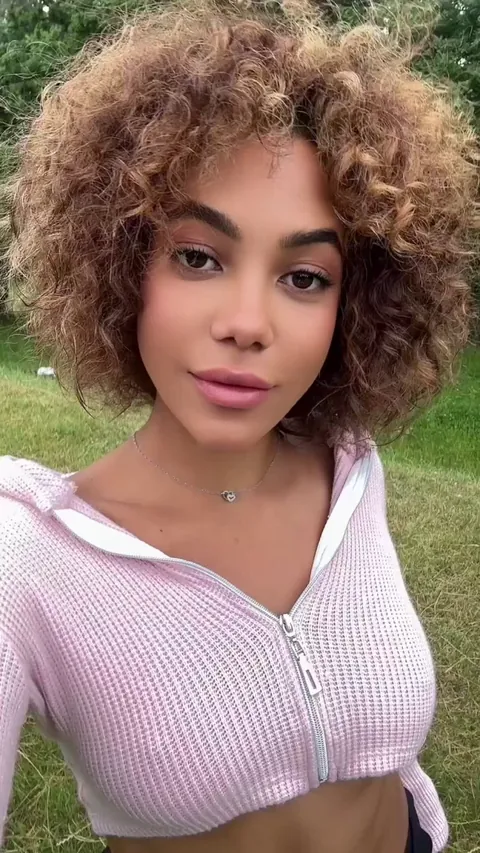 Walking without panties is unforgettable