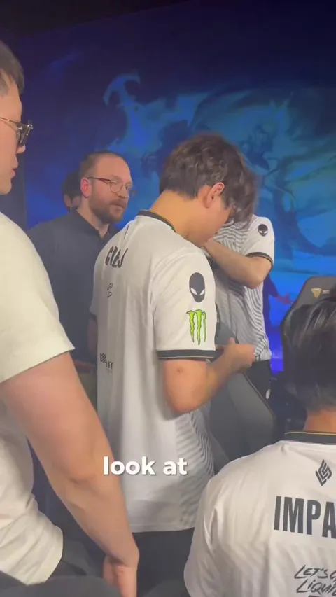 BTS of TL Coach Spawn talking to the team after game 1