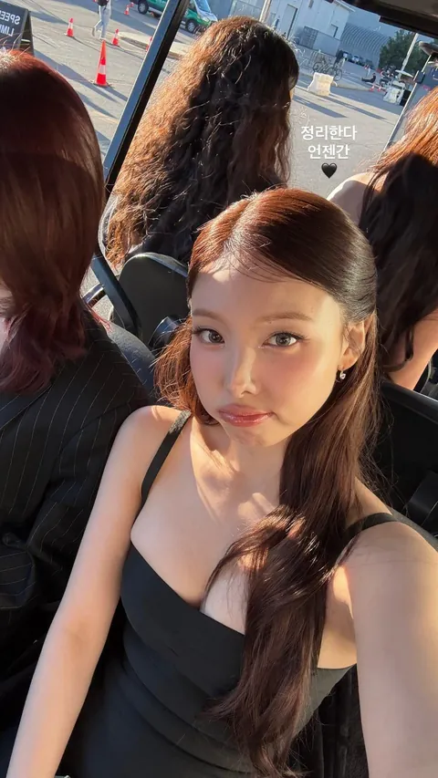 TWICE - Nayeon ft. Momo