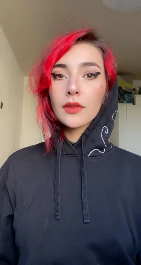 she loved hentai and doing ahegao😌