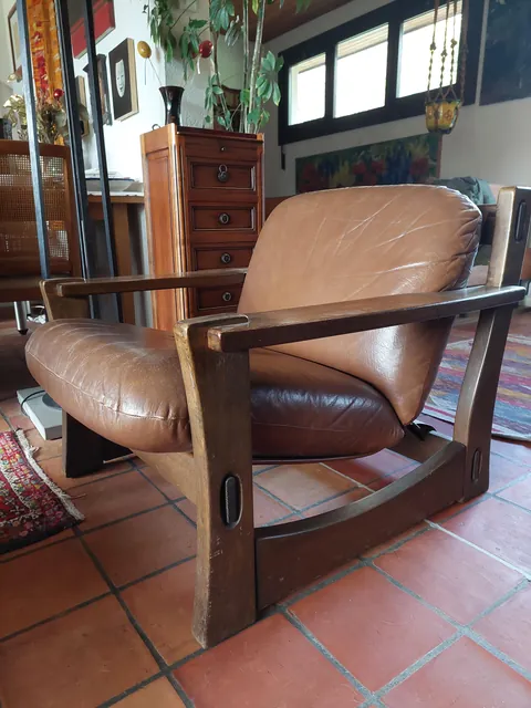 Does anyone have any clue who made this? Someone is offering me $200 for the pair.