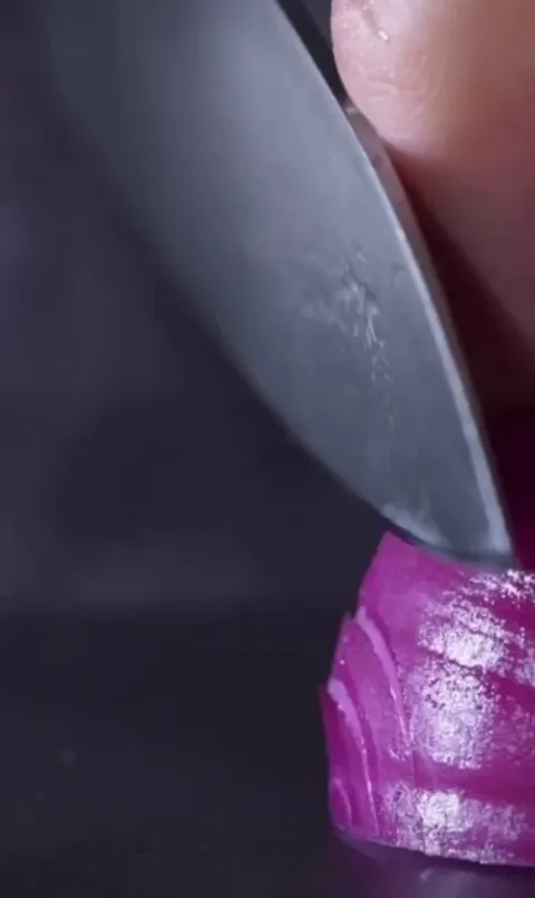 Precise cutting of red onion. 