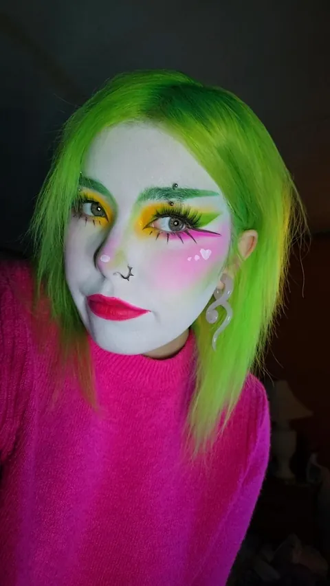 Got bored, did a fun looky look