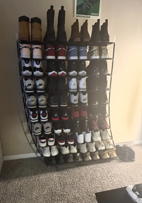 Shoe rack start doing the Michael Jackson and then collapsed. Shoes went flying everywhere 🤦🏽‍♂️this was moments before