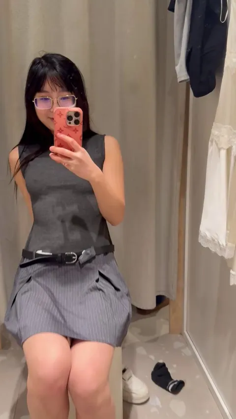 Have some fun in the changing room ?