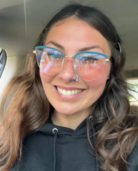 Born in 1999, mom of 1... Am I still hot?🥵🙋🏻‍♀️➡️ f27
