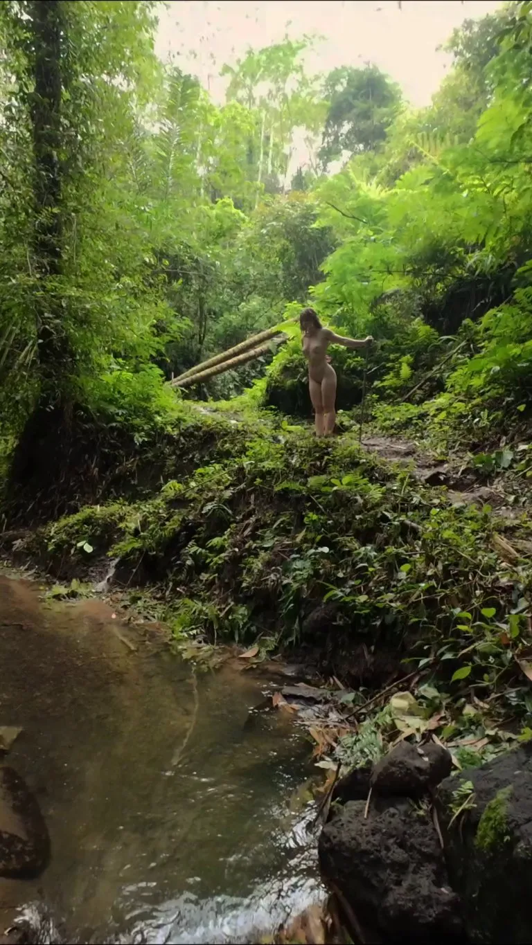 This lighting kinda made me fall in love with myself ngl