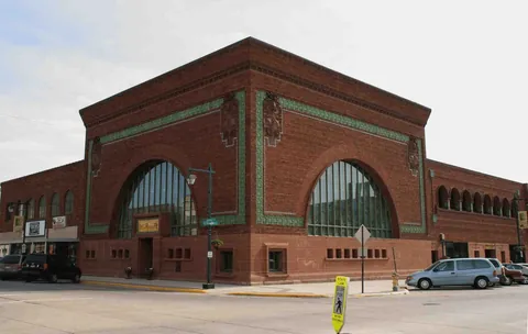 Some of Louis Sullivan's 'Jewelboxes', which are banks he designed in small towns the Midwest. Exterior | Interior. All of his banks still stand today!