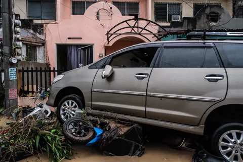 Look: Aftermath of Typhoon Tino in Cebu pics from Sunstar Cebu