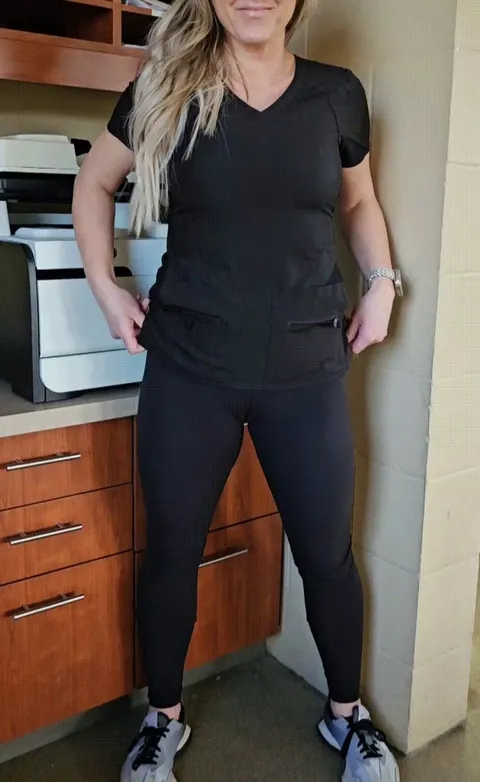 Love how this squeezes my pussy cat so tight