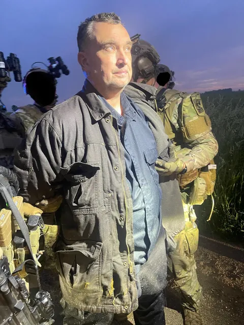 Vance Boelter, the suspect in the shootings of two Minnesota lawmakers, is in custody (OC)