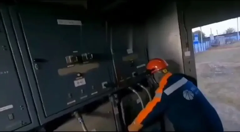 Electrician accidentaly summons a hellgate while rapairing a transformer