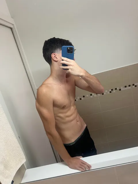 (18) your fav teen😘