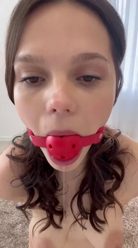 Gagged sluut ready for control