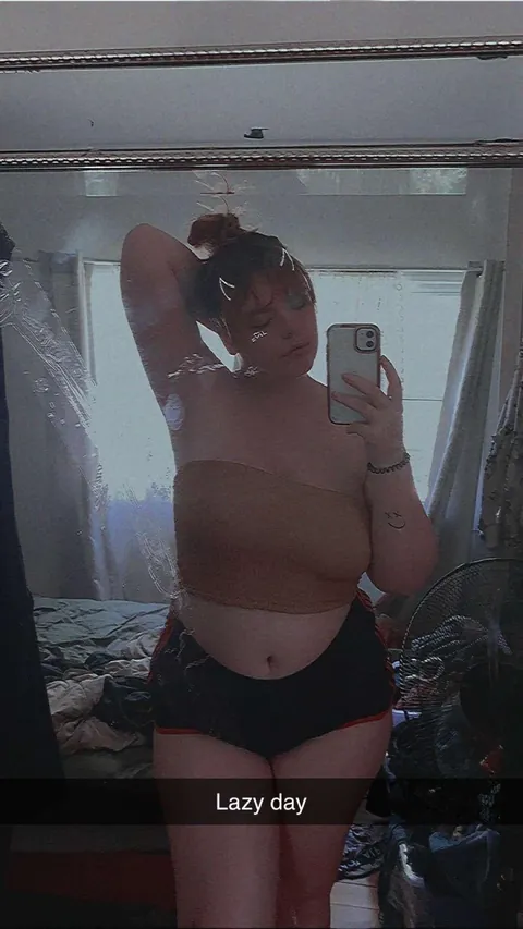 Roast me (24F) recently proposed to my fiancé and he said yes, so let’s see if anyone can ruin my self esteem 🤭