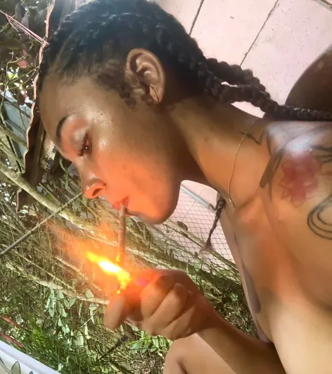 Ganja girl 🥦✨🌬️🔥🍃