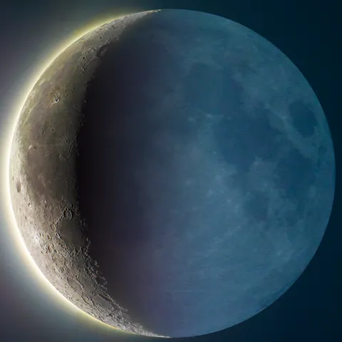 The crescent moon with the Da Vinci Glow