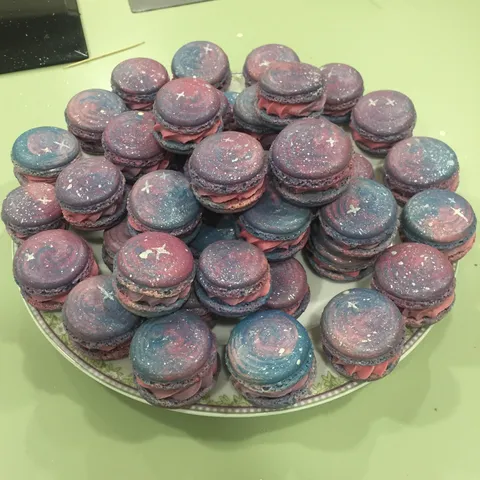 [Homemade] Raspberry Galaxy Macarons