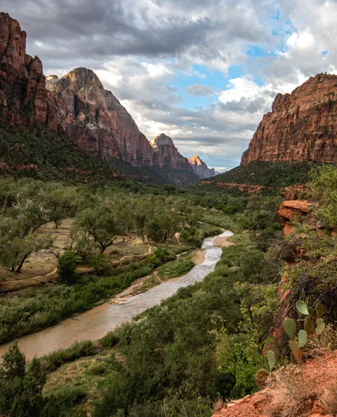 Not the most popular perspective from Zion National Park, but it’s one I truly enjoy [oc] [3814x4730]