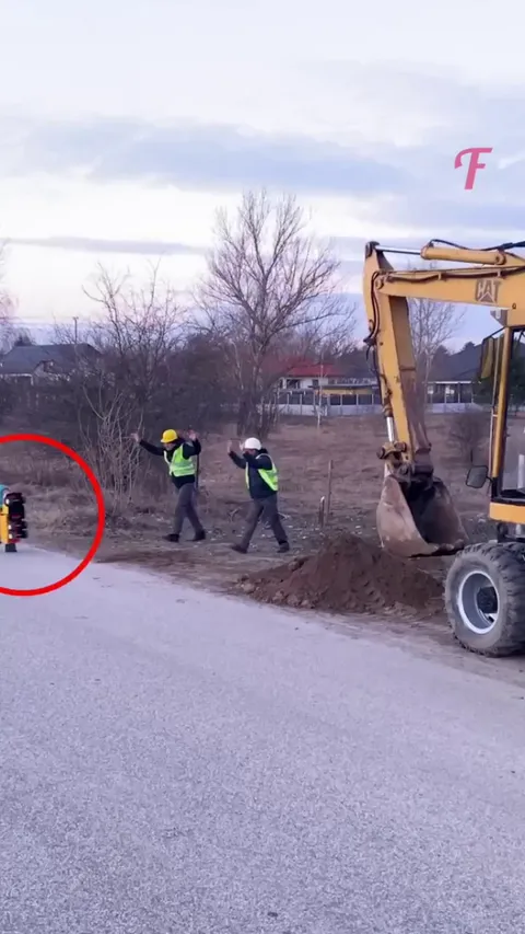 When big machines and men meet little boys with trucks