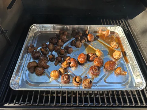 [Homemade] mushroom and bacon pizza