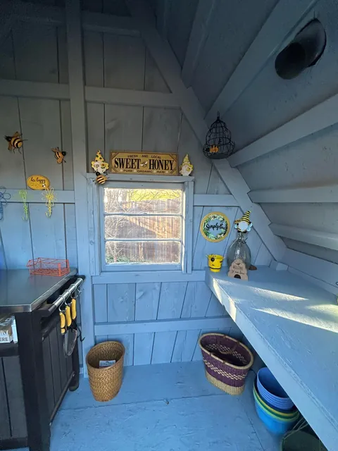 Fairy Shed…..just painted the interior.