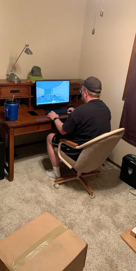 Built my dad a PC (Core i9 9900k RTX 2080ti) and first game he downloads is Doom (1993)