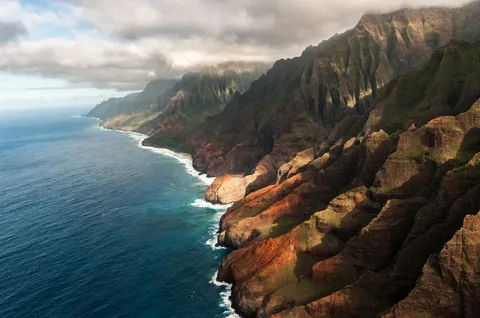 Perhaps the most famous stretch of coastline. Kauai, Hawaii. [OC] [3660x2431]