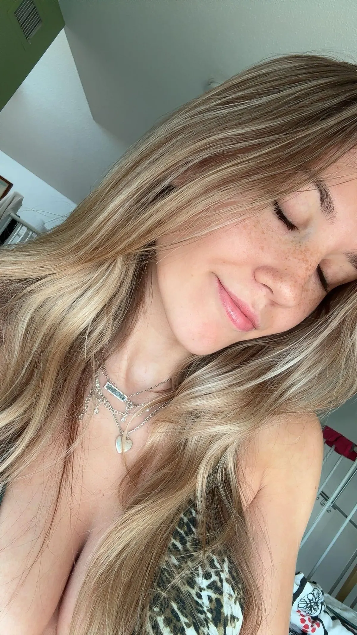 F18 Am i hot? pls be totally honest