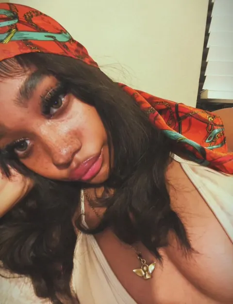 Hii DM my tele 2 buy🫶🏼