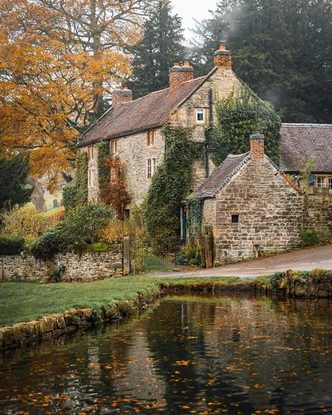 Stone house in the small village of Tissington, Peak District, Derbyshire, England [1080×1350]