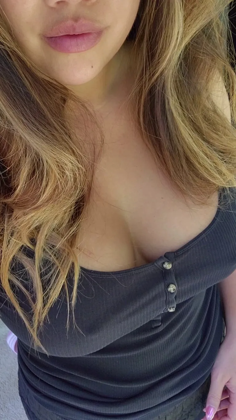 Viet mommy lips and tits