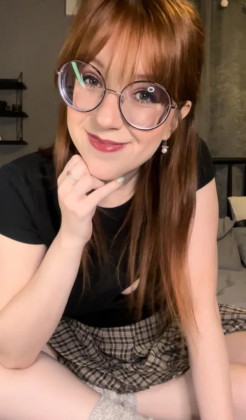 Felt very cute in my glasses today (F) 💕