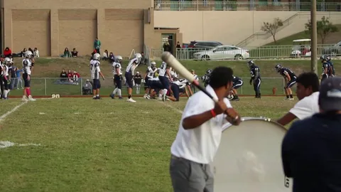 This is how the Texas School for the Deaf's Football team does their snap count
