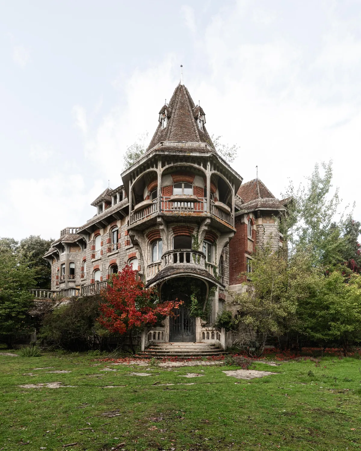 Abandoned 120-Year-Old Art Nouveau French Château