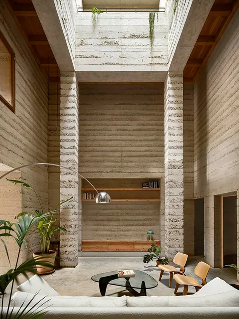 I love the CENTRAL SPACE of the 1736 House in Barcelona, by H Arquitectes. (2023)