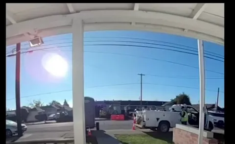 Alt+F4 A house in seconds using a mini excavator and a gas pipeline