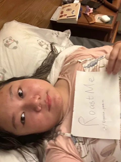 23F 5‘8 95kg makeup and no makeup pics