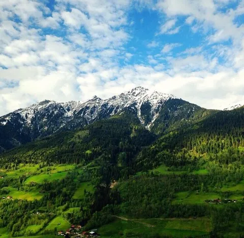 I took a train from Croatia to Germany a few years back, and we went through the Alps. Gotta say, the view from my window wasn’t so bad 😉 who else enjoys travelling by rail?