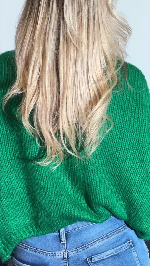 I may not be a fitness model, but this hairy pussy is a real crowd pleaser